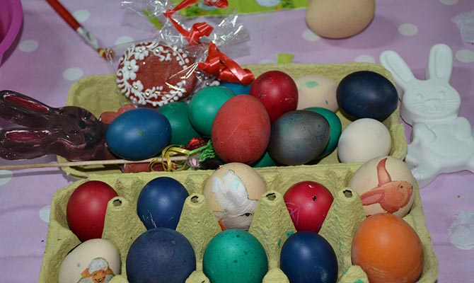 Tojásfestési műhelymunkát tartottak a Hagyományápolók Klubjában